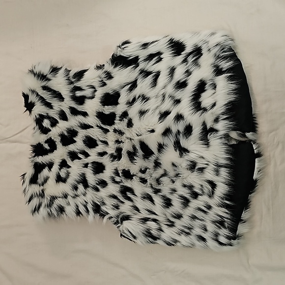 MICHAEL Michael Kors faux fur vest black and white animal print size XS - Picture 3 of 4